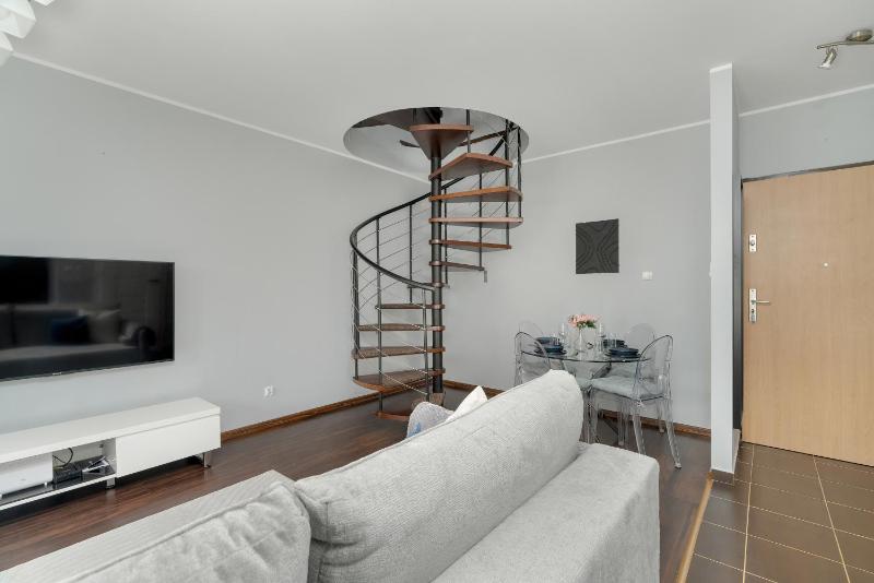 Dwupoziomowy Apartament Żmigrodzka z Tarasem w Poznaniu by Noclegi Renters - image 17