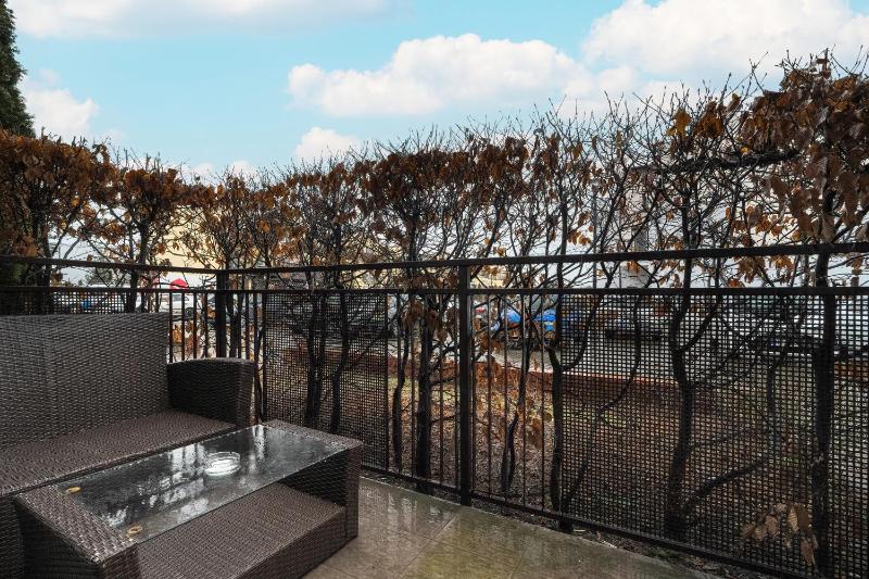 Dwupoziomowy Apartament Żmigrodzka z Tarasem w Poznaniu by Noclegi Renters - image 4