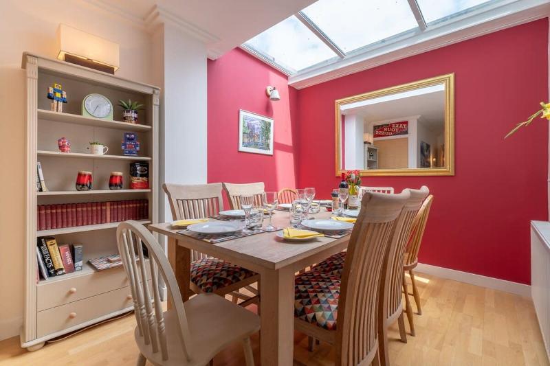 Host & Stay - Kingscote Townhouse - image 11