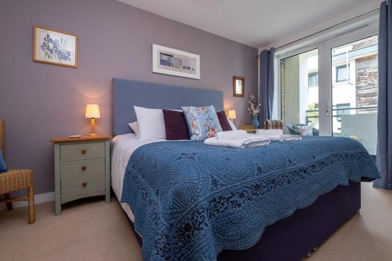 Host & Stay - Kingscote Townhouse - image 15