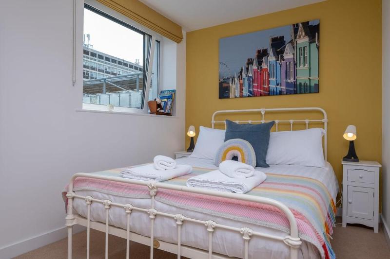 Host & Stay - Kingscote Townhouse - image 27