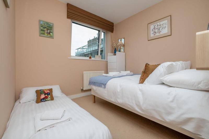 Host & Stay - Kingscote Townhouse - image 20