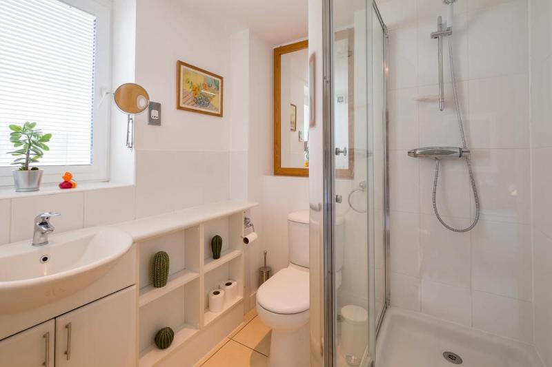 Host & Stay - Kingscote Townhouse - image 29