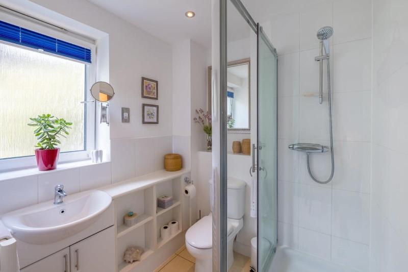 Host & Stay - Kingscote Townhouse - image 22