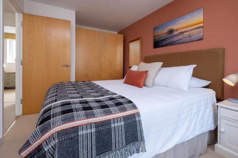 Host & Stay - Kingscote Townhouse - image 12