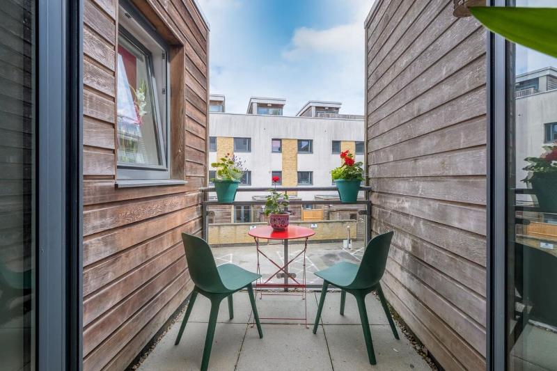 Host & Stay - Kingscote Townhouse - image 21