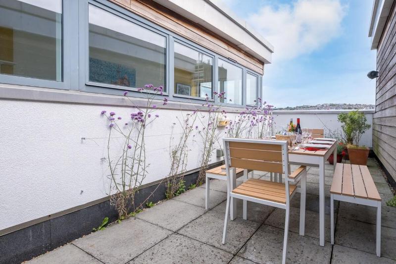 Host & Stay - Kingscote Townhouse - image 35
