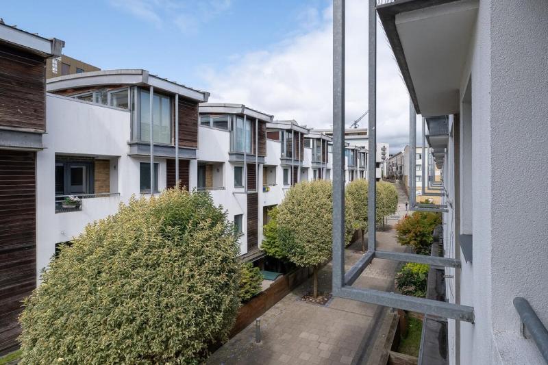 Host & Stay - Kingscote Townhouse - image 3