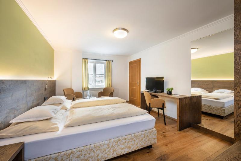 Standard Double Room image 4