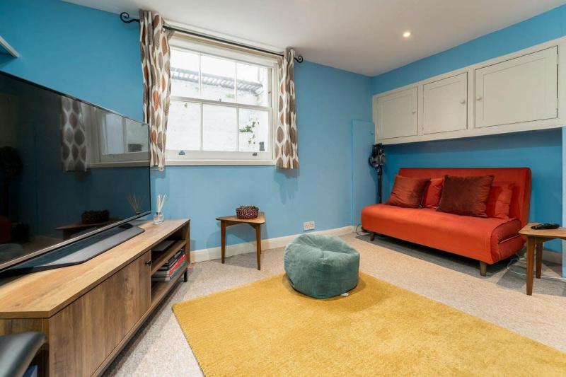 Host & Stay - Blue Hues on Over Street - image 10