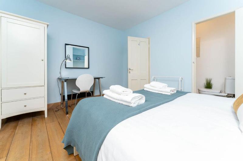 Host & Stay - Blue Hues on Over Street - image 11