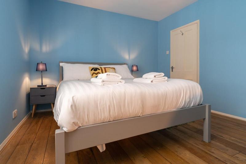 Host & Stay - Blue Hues on Over Street - image 24