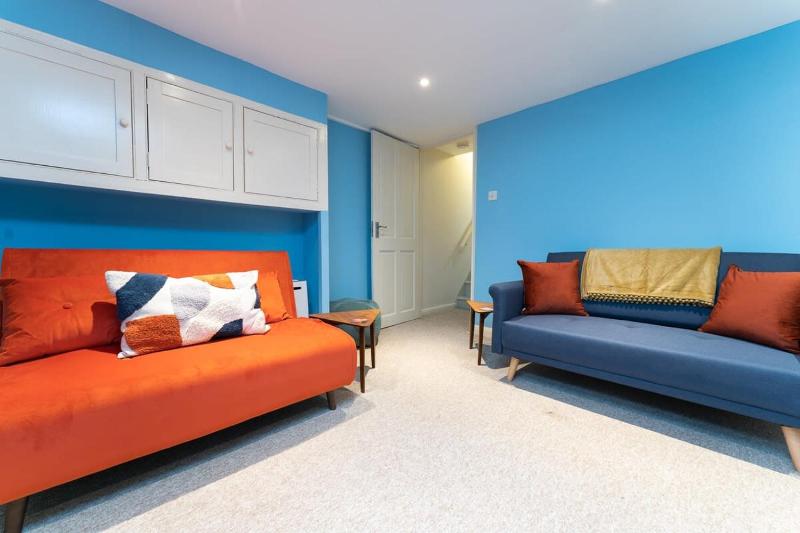 Host & Stay - Blue Hues on Over Street - image 3