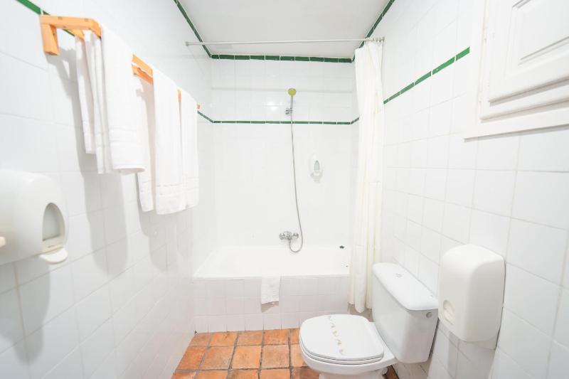 Family Room image 3
