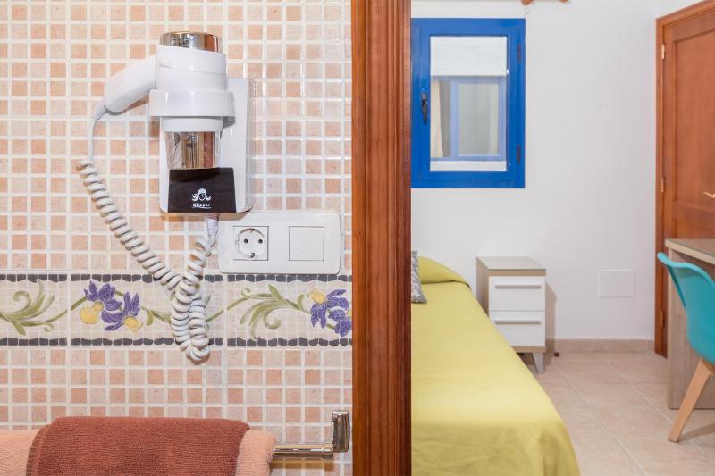 Single Room with Private Bathroom image 3