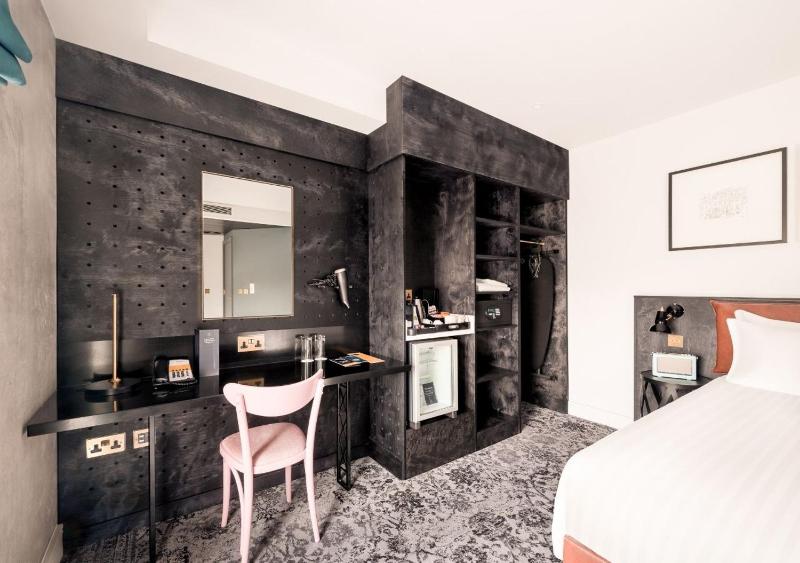 Standard Twin Room image 1