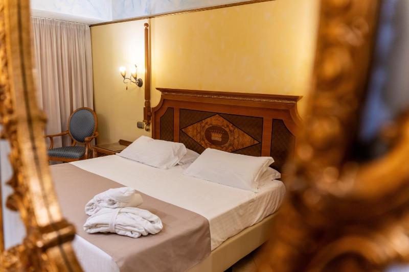 Standard Double Room image 1