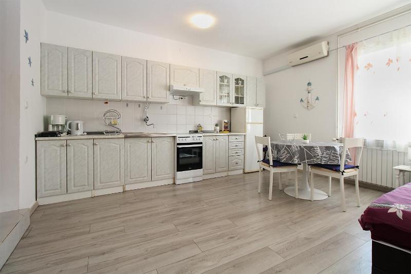 Apartment image 4