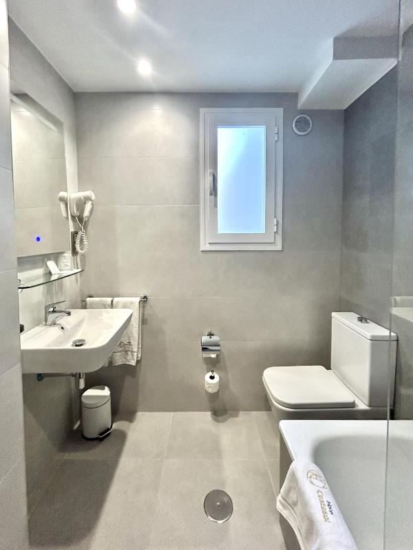 Standard Double Room with City View image 1