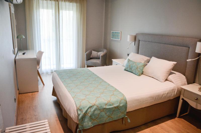 Standard Double Room with City View image 2