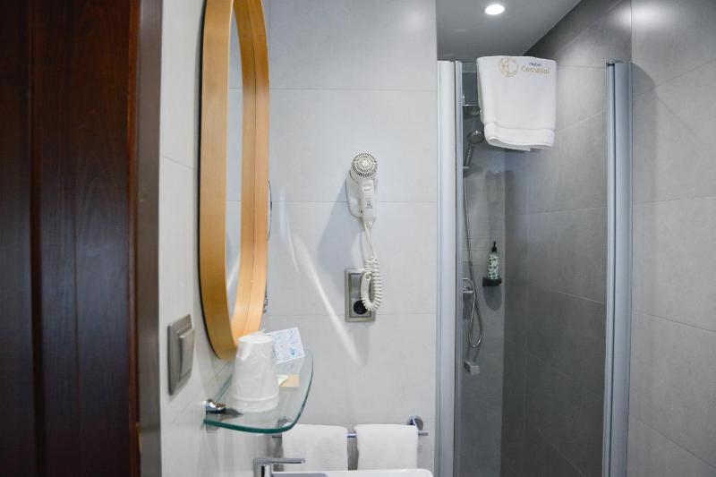 Standard Twin Room image 3
