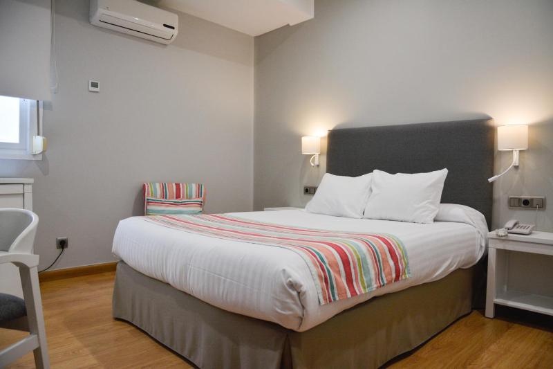 Standard Double Room image 4