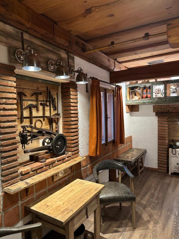 Classic Double Room image 2