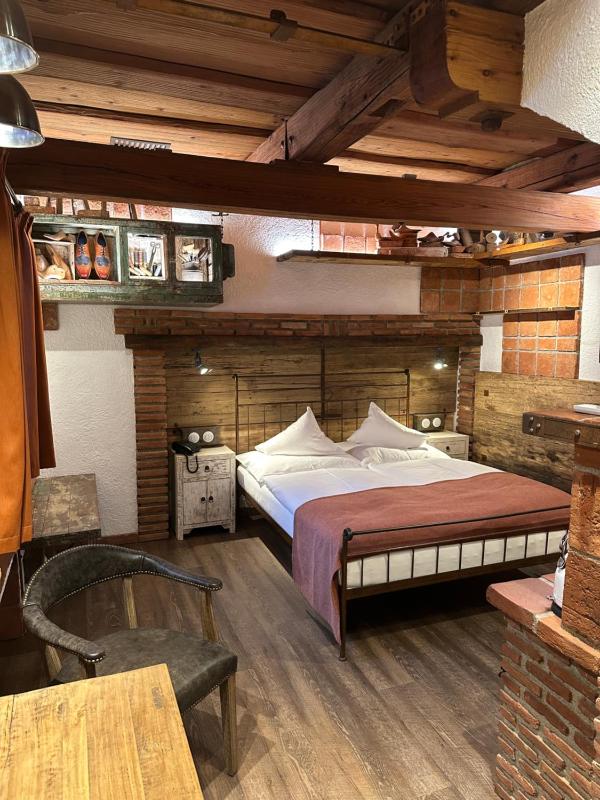 Classic Double Room image 1