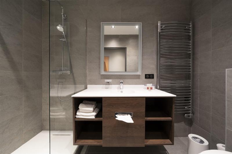 Standard Double Room image 3