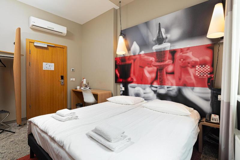 Standard Double Room image 2