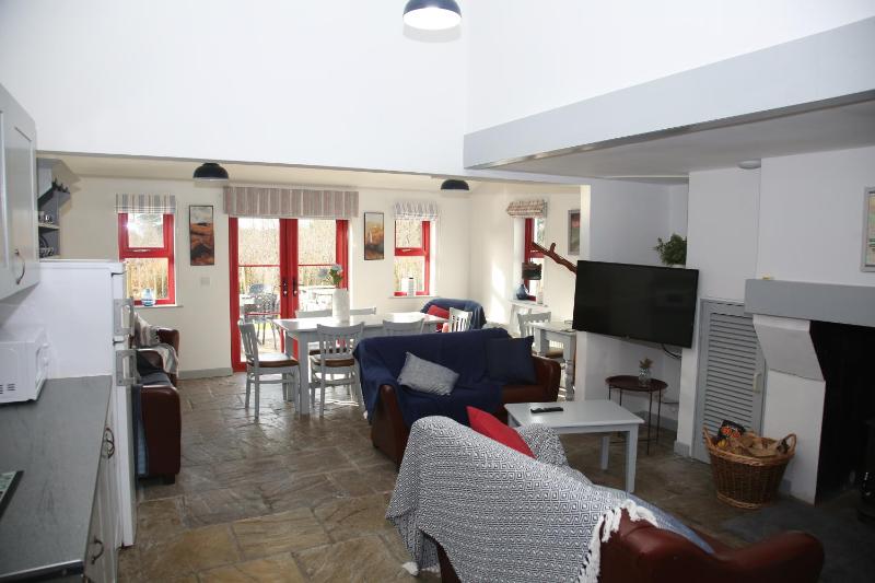 Three-Bedroom Cottage image 1