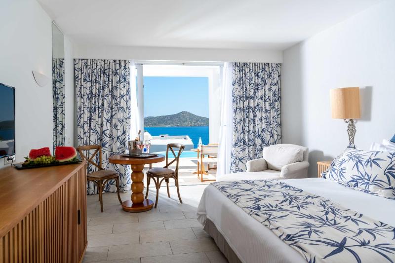 Mythica Bungalow with Sharing Pool, Sea View image 4