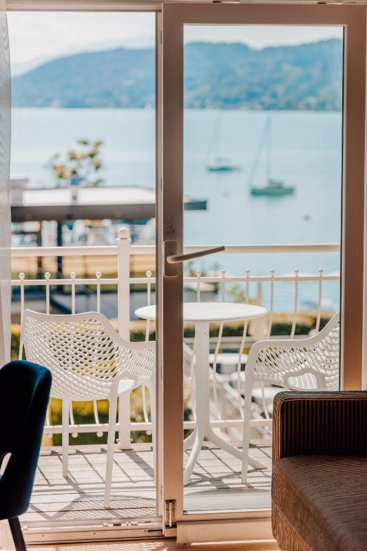 Deluxe Double Room with Balcony or Terrace and Lake View image 1