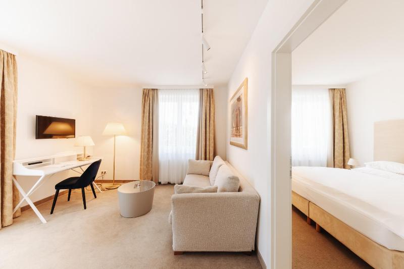 Junior Suite with Balcony image 3