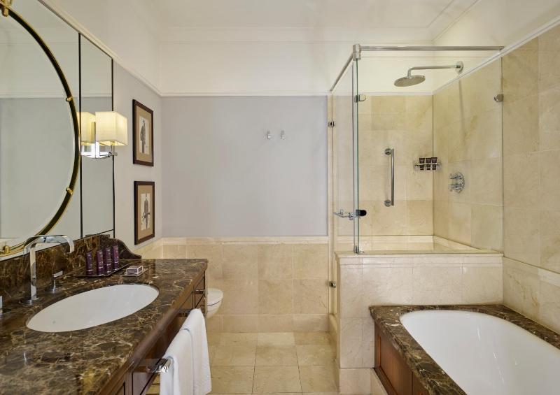 Deluxe Twin Room image 1
