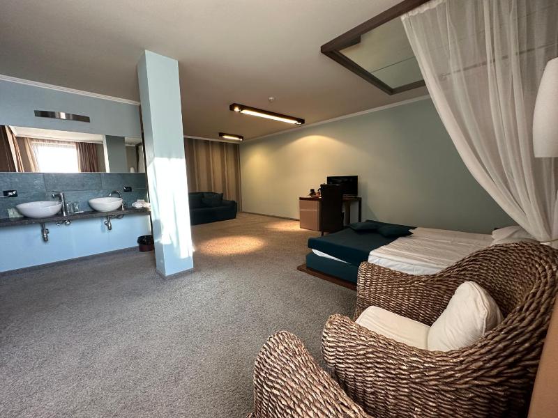 Family Room image 2