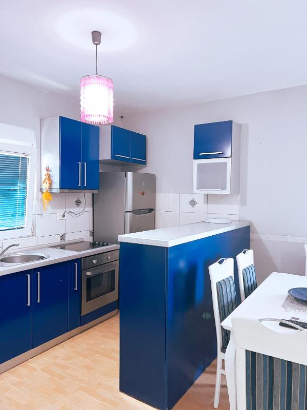 One-Bedroom Apartment image 3