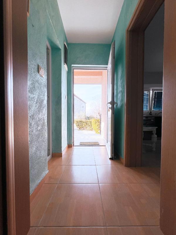 One-Bedroom Apartment image 2