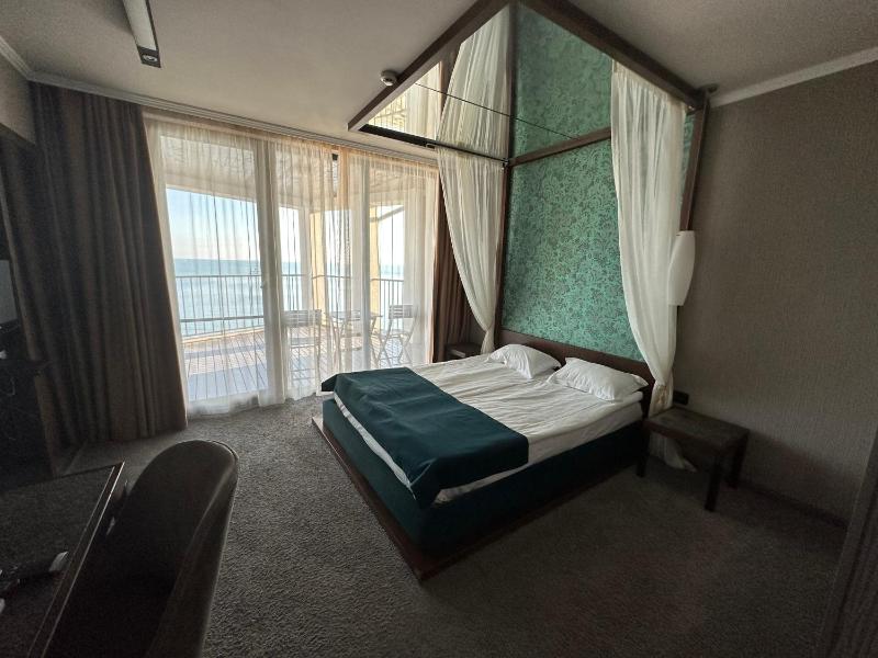 Double or Twin Room image 3
