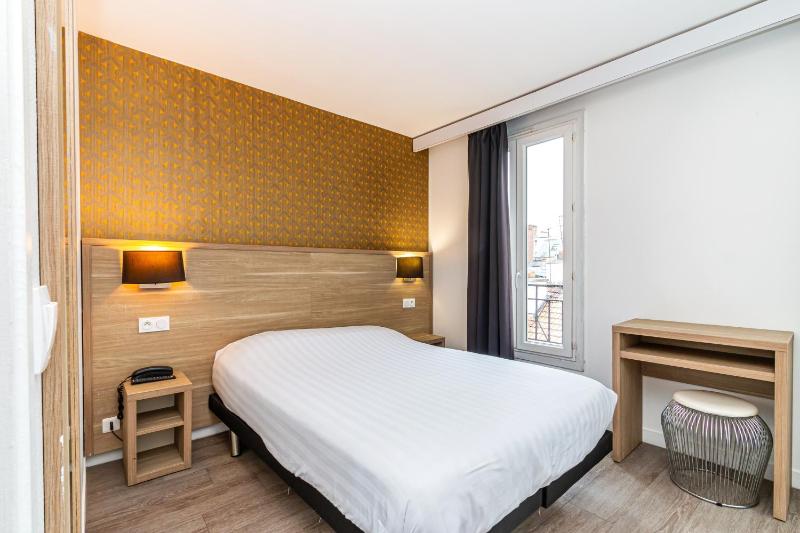 Double or Twin Room image 4