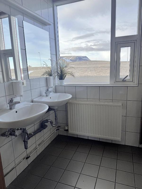 Single Room with Shared Bathroom image 4