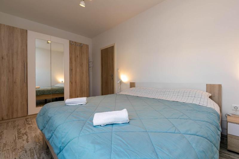 Sunset Bay apartment with pool in Medulin - image 8