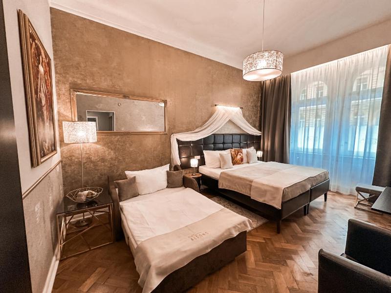 Superior Double Room with Extra Bed image 1
