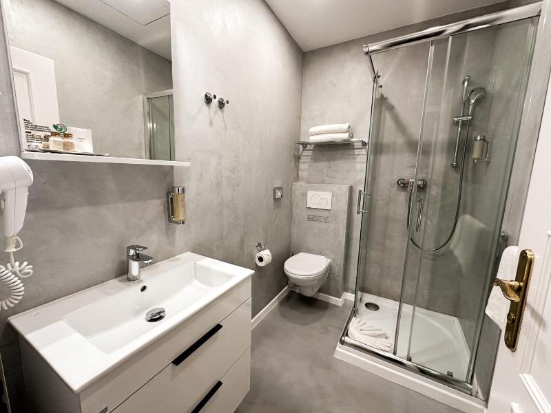 Twin Room image 1