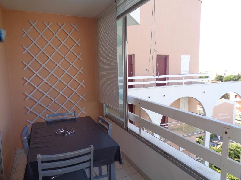 Appartement 1 chambre parking et piscine - image 5