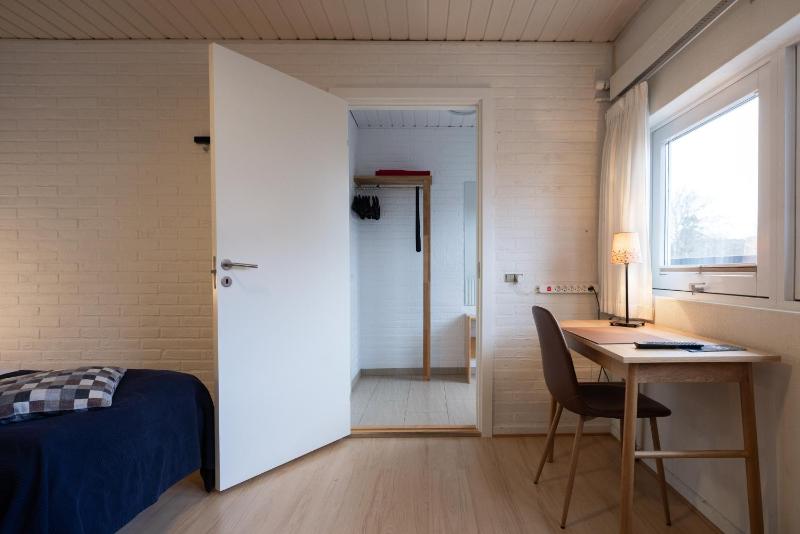 Budget Double Room image 3