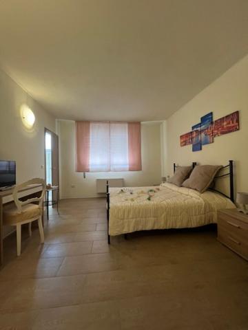 Double or Twin Room - Disability Access image 1
