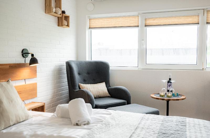 Superior Twin Room image 3
