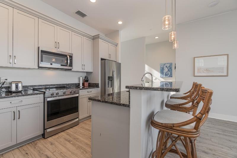 2 Story Lux Waterfront Living in Cape Harbour - Villa Funky Fish House - image 34