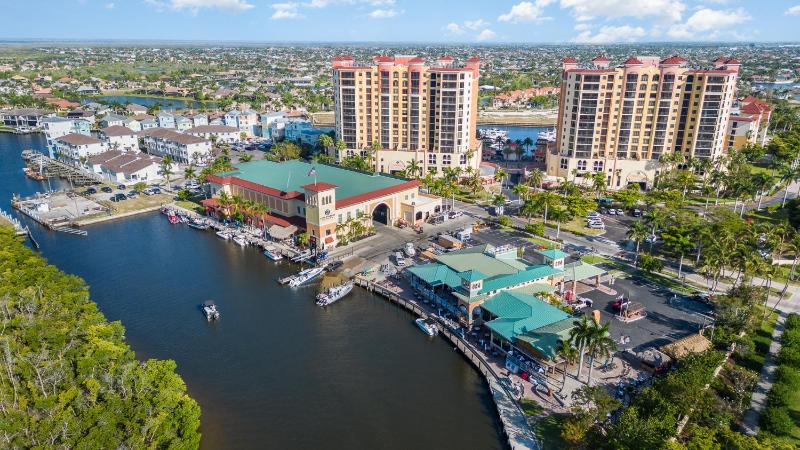 2 Story Lux Waterfront Living in Cape Harbour - Villa Funky Fish House - image 36